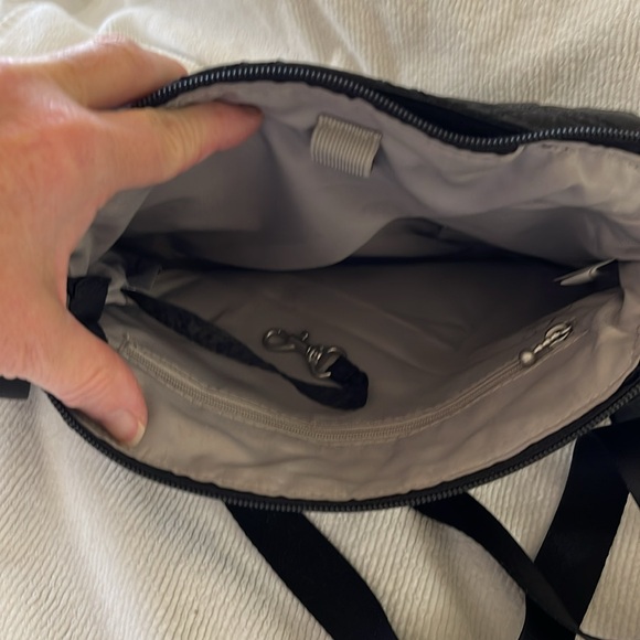 Baggallini Calais Crossbody - Picture 4 of 5